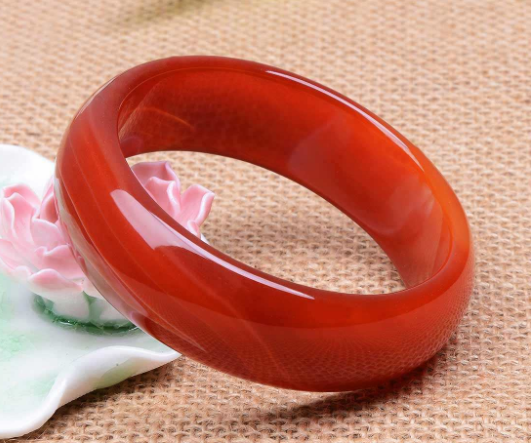 玛瑙手镯戴右手上可以吗 玛瑙手镯戴哪只手   第2张