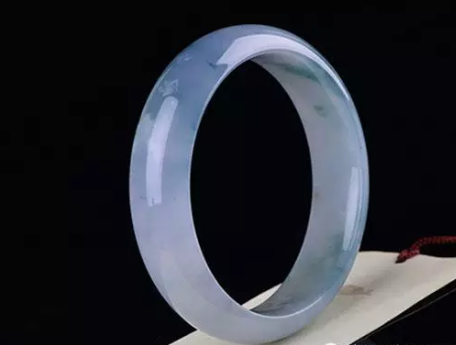 假翡翠玉镯图片 假翡翠玉镯的鉴别   第2张