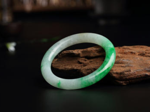 糯冰种翡翠市场价格一般是多少钱 