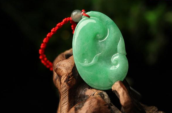 翡翠苹果绿什么档次 翡翠苹果绿好吗   第1张