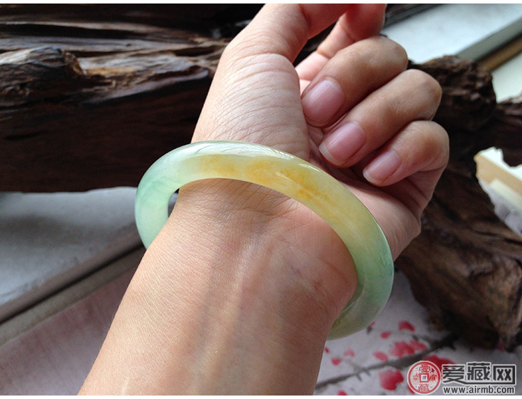 黄加绿翡翠功效有哪些？ 