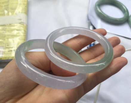 去缅甸买翡翠便宜吗 在缅甸当地买翡翠是不是便宜   第1张