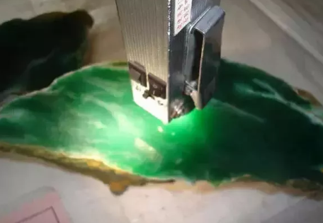 翡翠原石的市场价格 翡翠原石现在多少钱   第1张