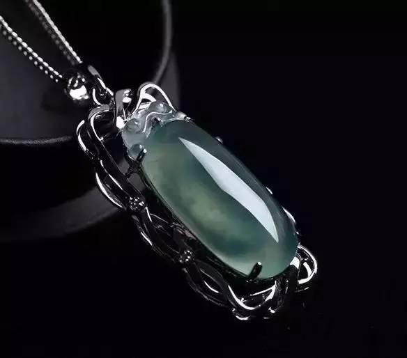 翡翠鉴定：一字之差价格却差之千里，这些翡翠瑕疵你能接受吗   第5张