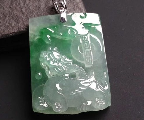 翡翠的种和水 如何对比翡翠的水   第2张