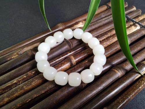 新疆和田玉手串 和田玉手串价格是多少   第2张