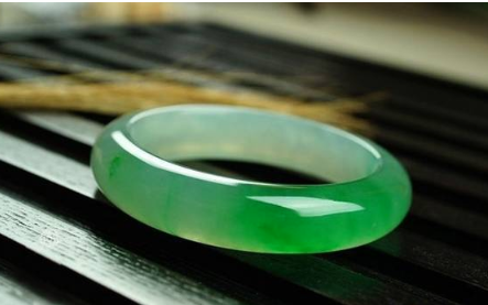 佩戴翡翠的好处 戴翡翠的3个好处   第2张