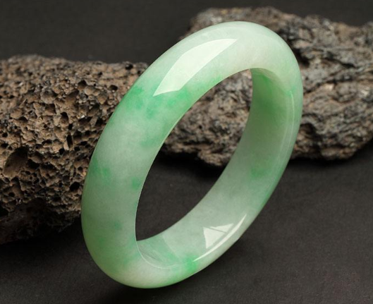 什么样的翡翠可保值 翡翠如何收藏 