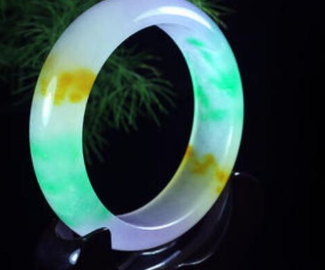 三彩翡翠手镯市场价格 一般三彩翡翠手镯多少钱   第1张