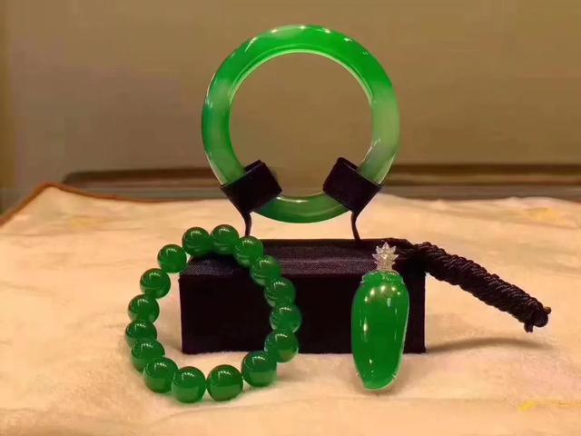 几万，几十万的翡翠和几百万的，差别居然在这里！   第16张