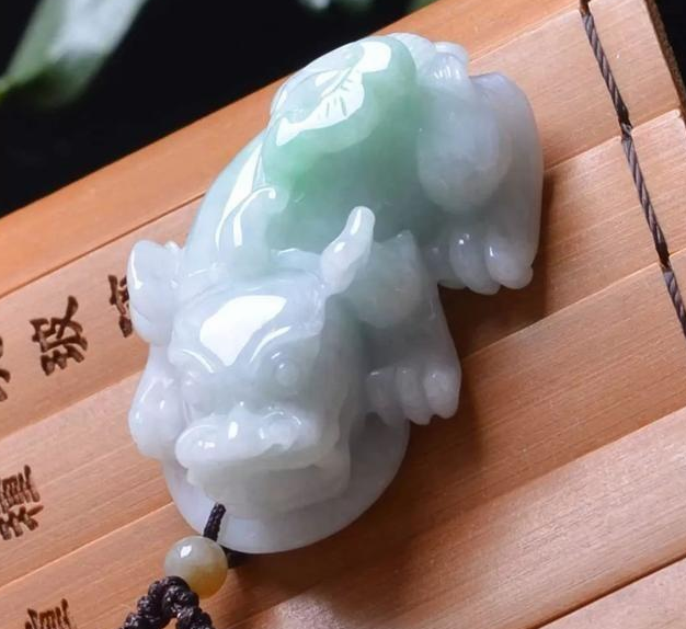 翡翠的市场行情 翡翠现在的市场行情怎么样   第1张