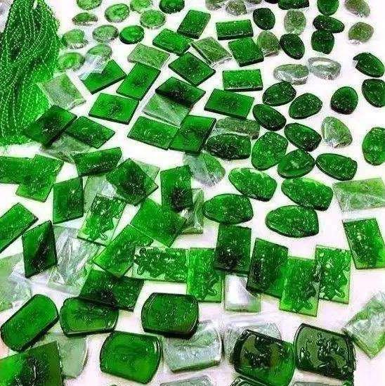 最容易模仿玻璃种翡翠的是什么？   第9张