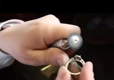 最容易模仿玻璃种翡翠的是什么？   第6张