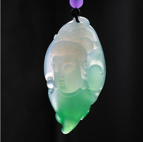 翡翠俏色是什么意思 什么是翡翠俏色 