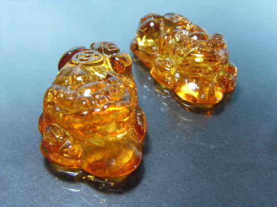 琥珀和塑料的鉴别方法 琥珀和塑料区分   第1张