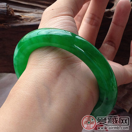 极品帝王绿翡翠价格多少？   第2张