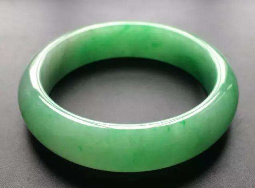 新坑翡翠手镯价格 新坑翡翠手镯价格高不高 第1张