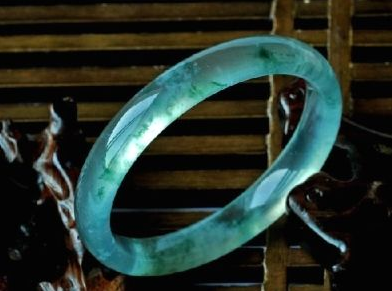 冰种翡翠手镯价格 冰种翡翠手镯有收藏价值吗   第2张