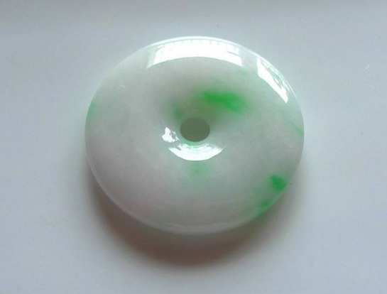 飘绿翡翠价格 翡翠为什么要飘绿才贵   第2张