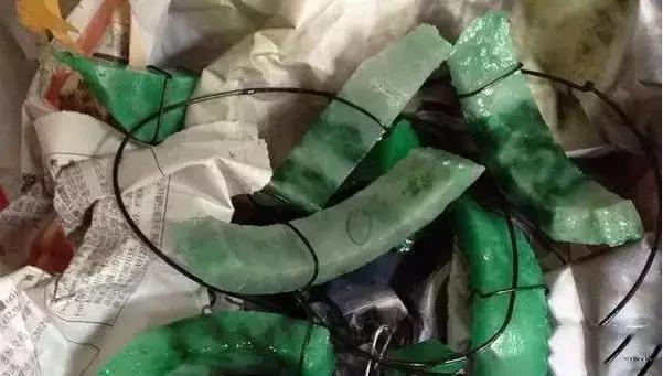 翡翠鉴别：假翡翠是怎么做成的？   第1张