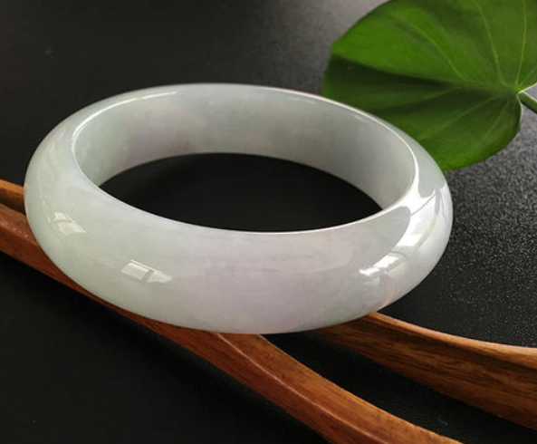 白色的翡翠好吗 白色的翡翠值得买吗   第2张