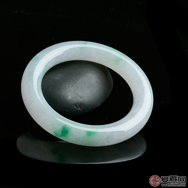 怎么挑选A货飘花翡翠手镯的飘花？A货飘花翡翠手镯挑选知识   第2张