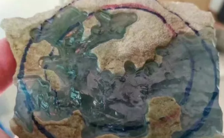 南齐翡翠原石特点 南齐场口的翡翠什么特征   第1张