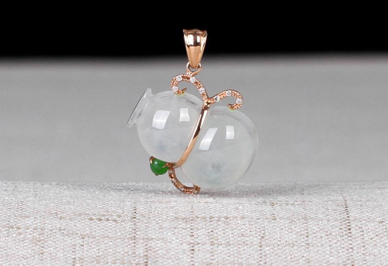 金镶玉翡翠吊坠一般多少钱啊   第1张