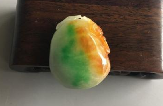 三色翡翠市场价 三色翡翠市场价值高吗 第2张