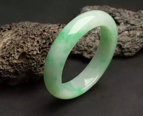 翡翠怎么保养会越来越亮 翡翠保养小妙招   第1张