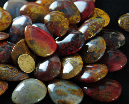 七彩玛瑙原石图片 七彩玛瑙原石鉴别特征 第2张