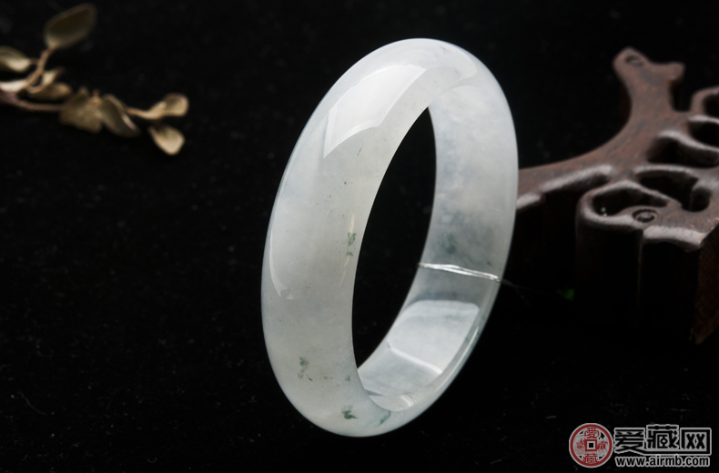 学会这几招，你就可以在旅游的时候买到真翡翠，不怕被坑 