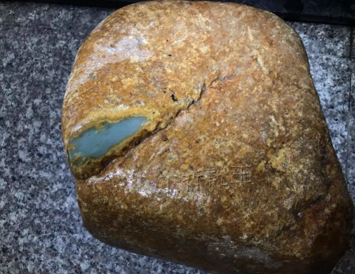 怎么挑选翡翠原石 新手挑选翡翠原石的2个方法   第1张