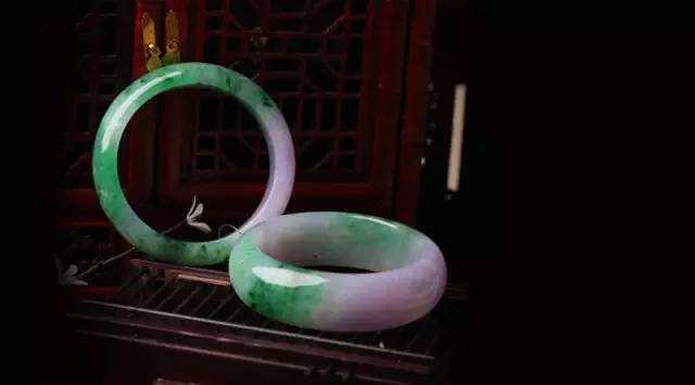 春带彩翡翠好不好 佩戴春带彩翡翠的好处 