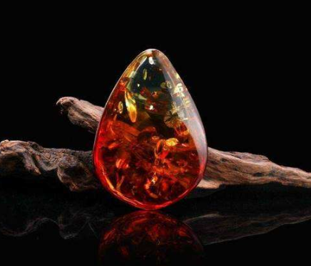 琥珀俄料和乌料哪个好 琥珀俄料和乌料   第1张