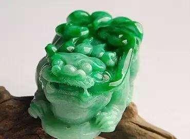 翡翠貔貅的佩戴方法有哪些 佩戴翡翠貔貅的寓意