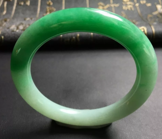 几百块钱的翡翠是啥样 几百块的翡翠好吗   第2张
