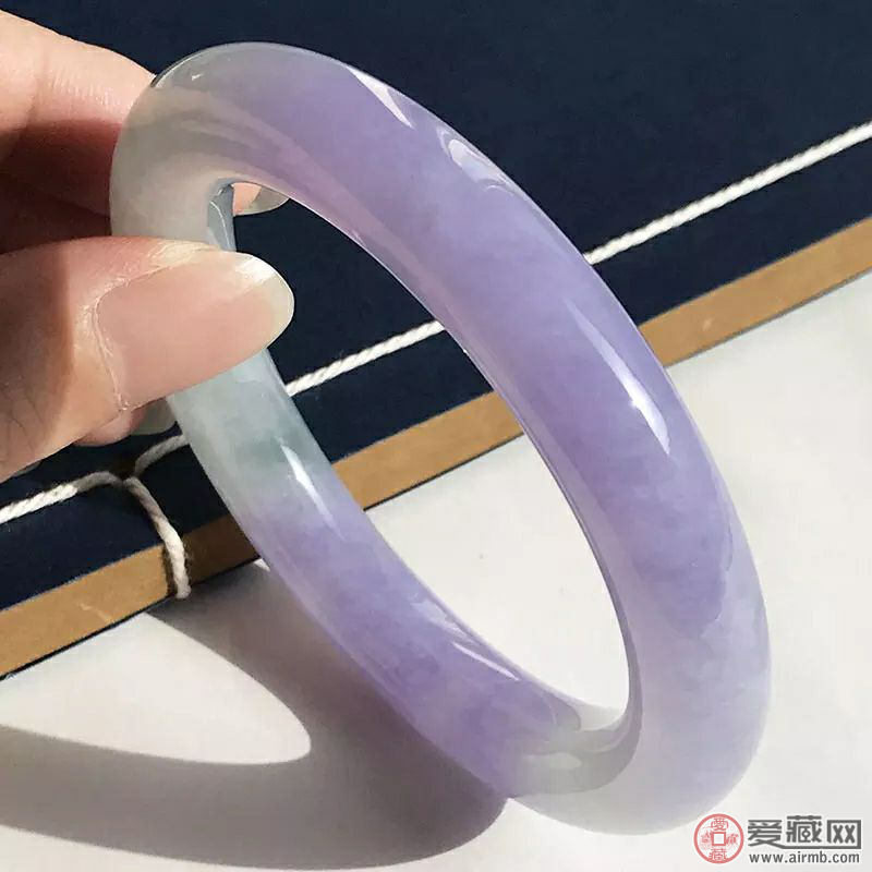 假春带彩翡翠手镯鉴别方法 