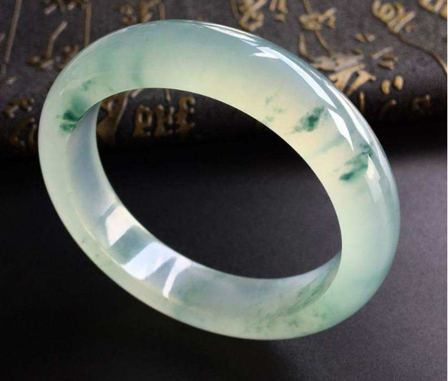 冰种翡翠手镯市场价格 1000元左右的冰种翡翠手镯能买吗   第1张