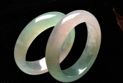 怎样保养翡翠手镯 怎样保养翡翠手镯才能更通透   第1张