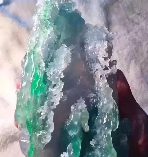 翡翠“手镯王”惊现苏富比拍卖会，估价一个亿   第10张