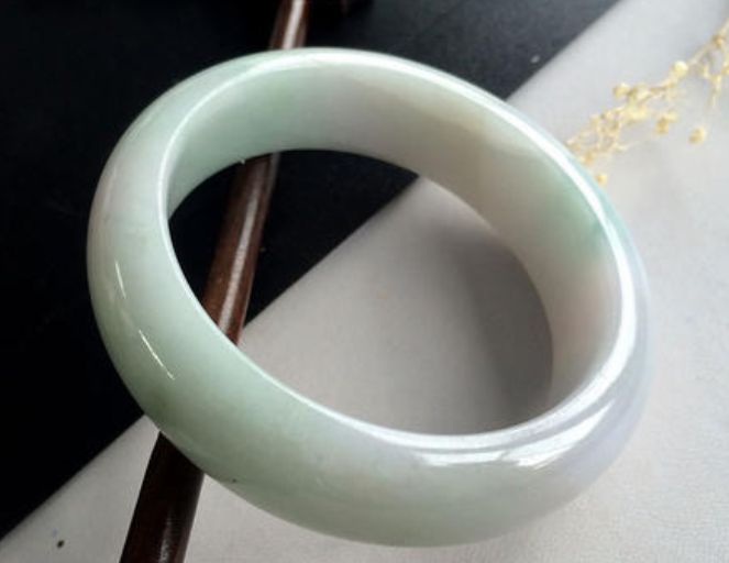 糯种翡翠手镯价格 糯种翡翠手镯多少钱一个   第2张