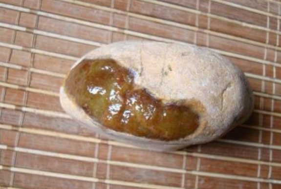 大马坎翡翠原石翡翠毛料批发 大马坎翡翠原石批发价格多少   第1张