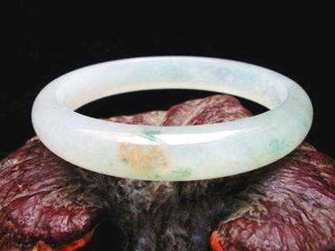 怎么保养翡翠镯 第1张