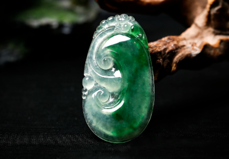 翡翠戴久了会有什么变化 翡翠戴久了真的有变化吗 第1张