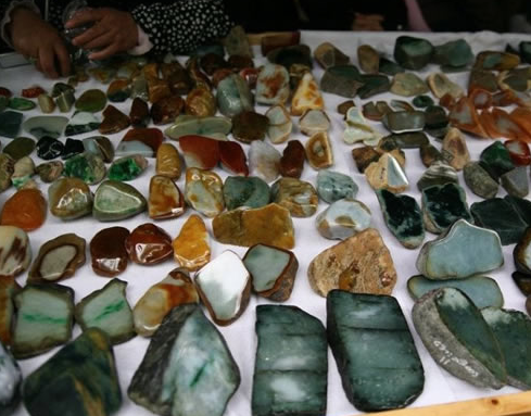 云南翡翠买卖市场 云南翡翠买卖市场在哪里   第1张