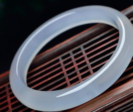 玛瑙玉髓手镯值钱吗 玛瑙玉髓手镯价格多少 第1张