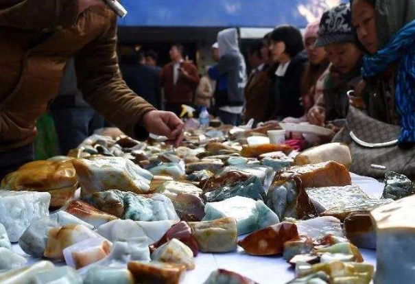 翡翠原石批发市场 我国主要的翡翠原石批发市场   第2张