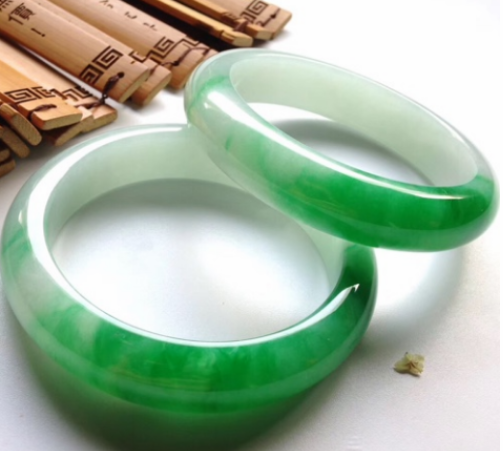 什么地方批发翡翠玉镯 翡翠玉镯批发市场及价格   第1张