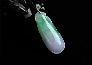 怎样鉴定翡翠吊坠 鉴定翡翠吊坠真假的四个方法   第1张